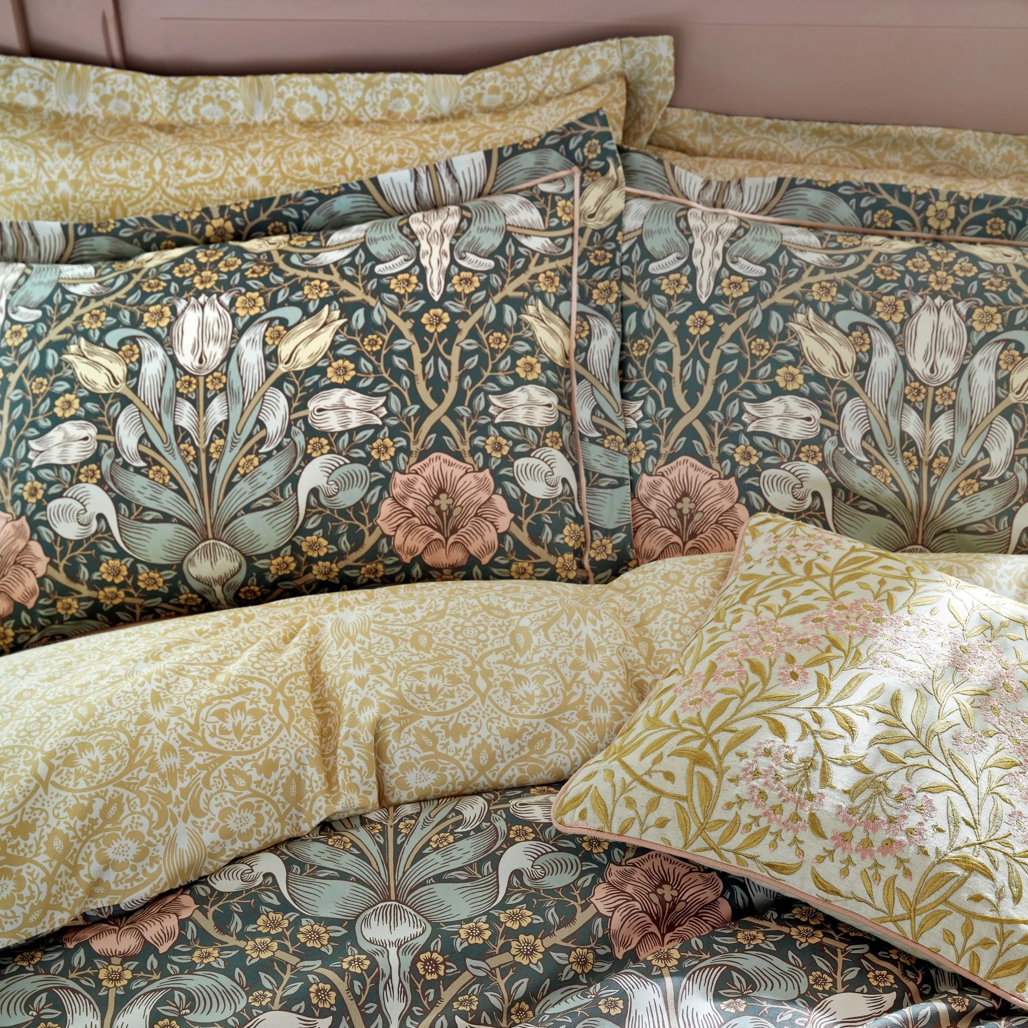 William Morris At Home Spring Thicket Mineral Oxford Pillowcase Pair - Spring Thicket Mineral Oxford Pillowcase Pair - Image 3