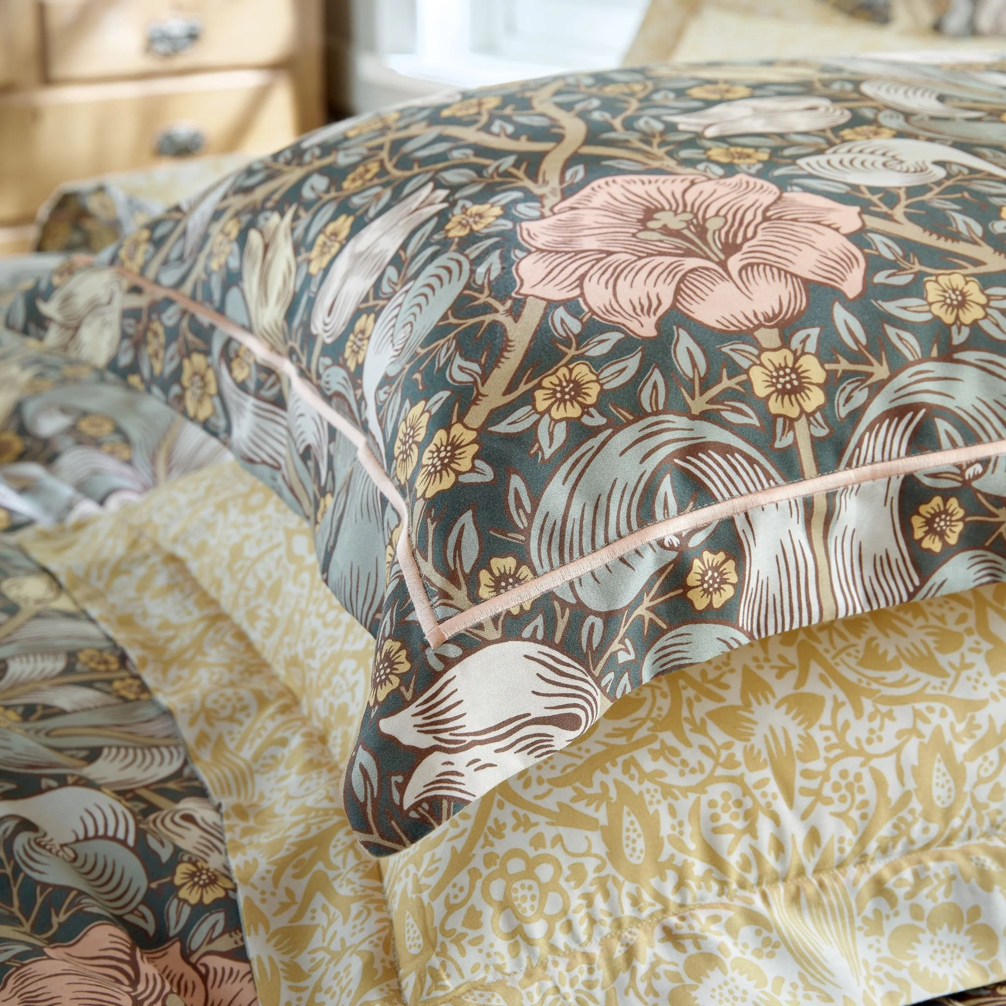 William Morris At Home Spring Thicket Mineral Duvet Set - Spring Thicket Mineral King Duvet Set - Image 4